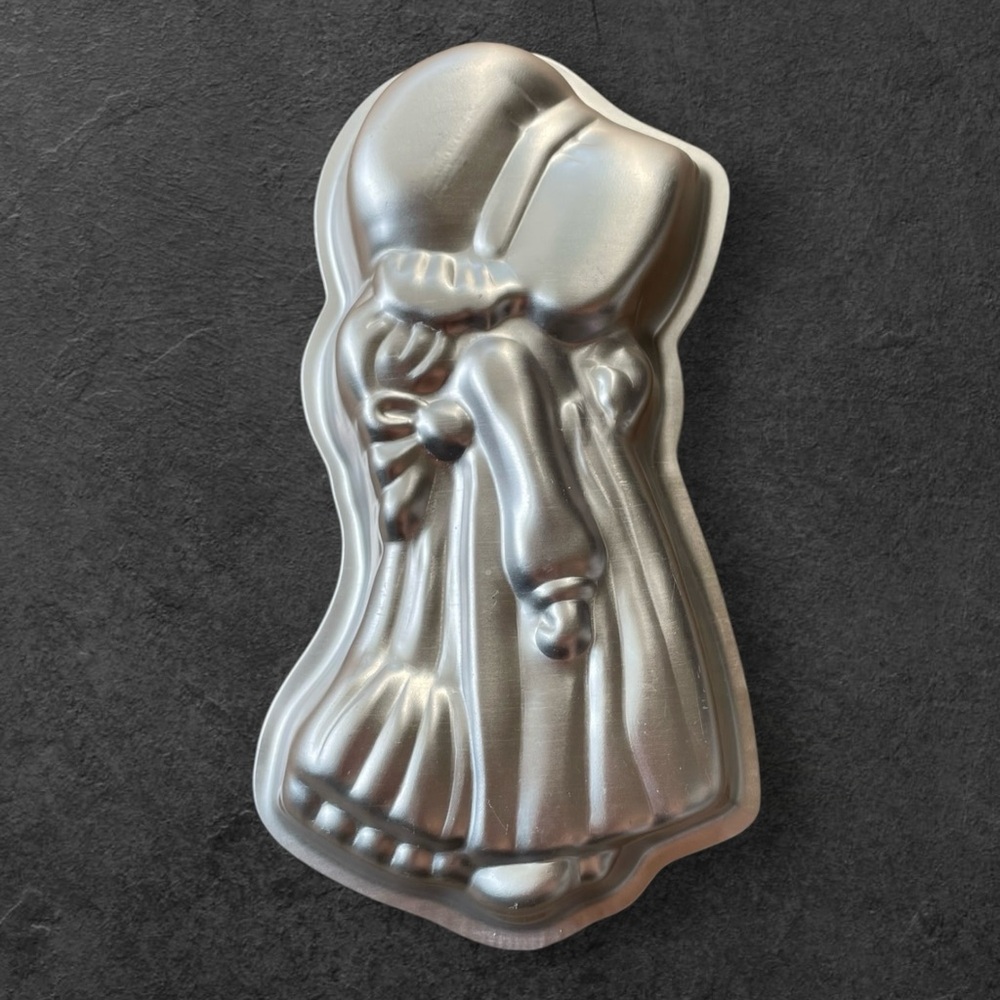 Vintage Wilton Holly Hobbie Cake Pan